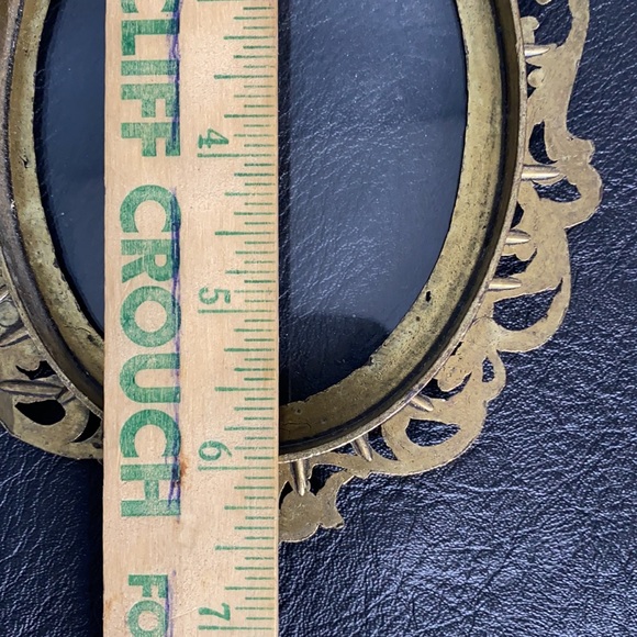 Vintage Oval Brass Frames With Glass - Picture 6 of 8